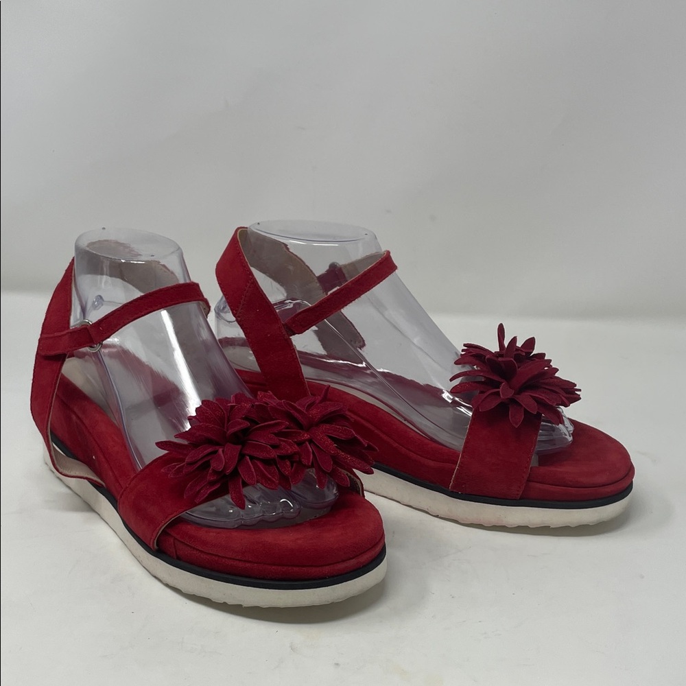 Bella Comforto Red Wedged Sandals Size 10.5 Excellent Condition